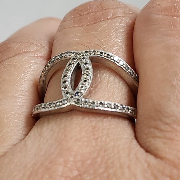Vid Clip Sparkling! 925 Interlocking Criss Cross Pave Ring Size 7.5-8 - Picture 7 of 13